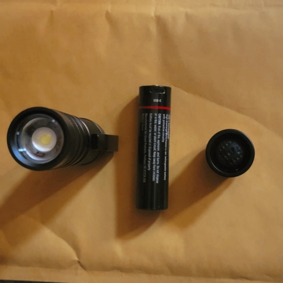 RECHARGEABLE - COAST PX15R  DUAL POWER, 1000 LUMENS 160M BEAM 11H - Picture 12 of 13